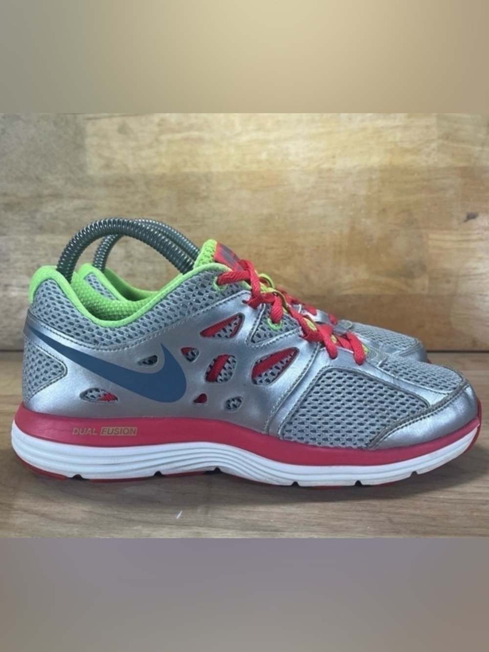 Nike Dual Fusion Lite Womens Size 6.5 Running Shoes Silver Red 599560-001